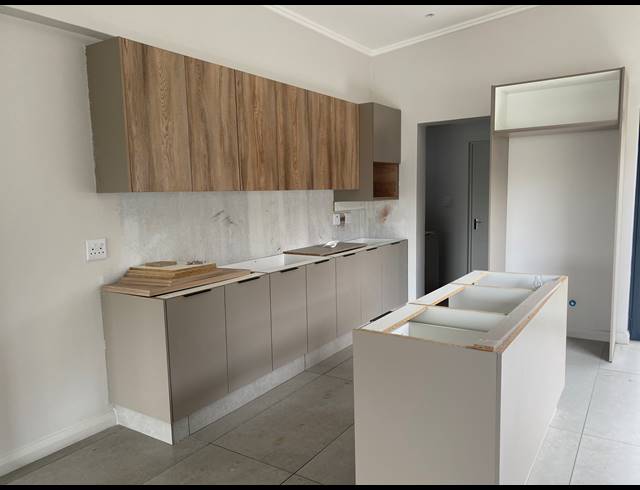 3 BEDROOM TOWNHOUSE FOR SALE IN PALM LAKES ESTATE